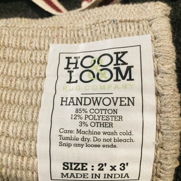 2 BRAND NEW RUGS - Picture 5 of 7